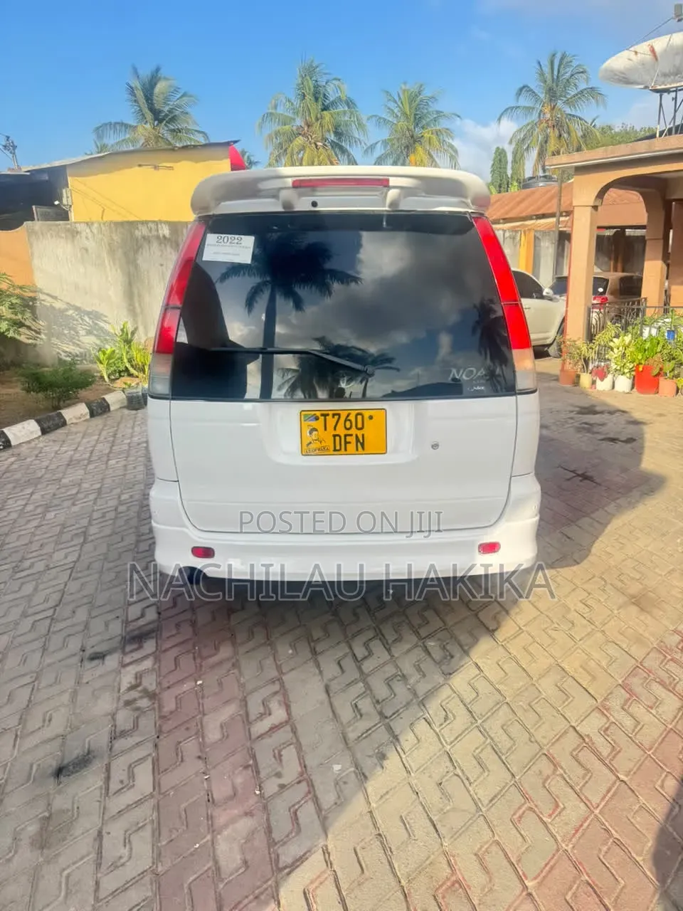 Toyota Noah 2001 White