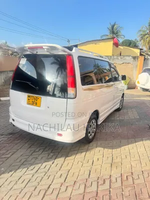 Toyota Noah 2001 White