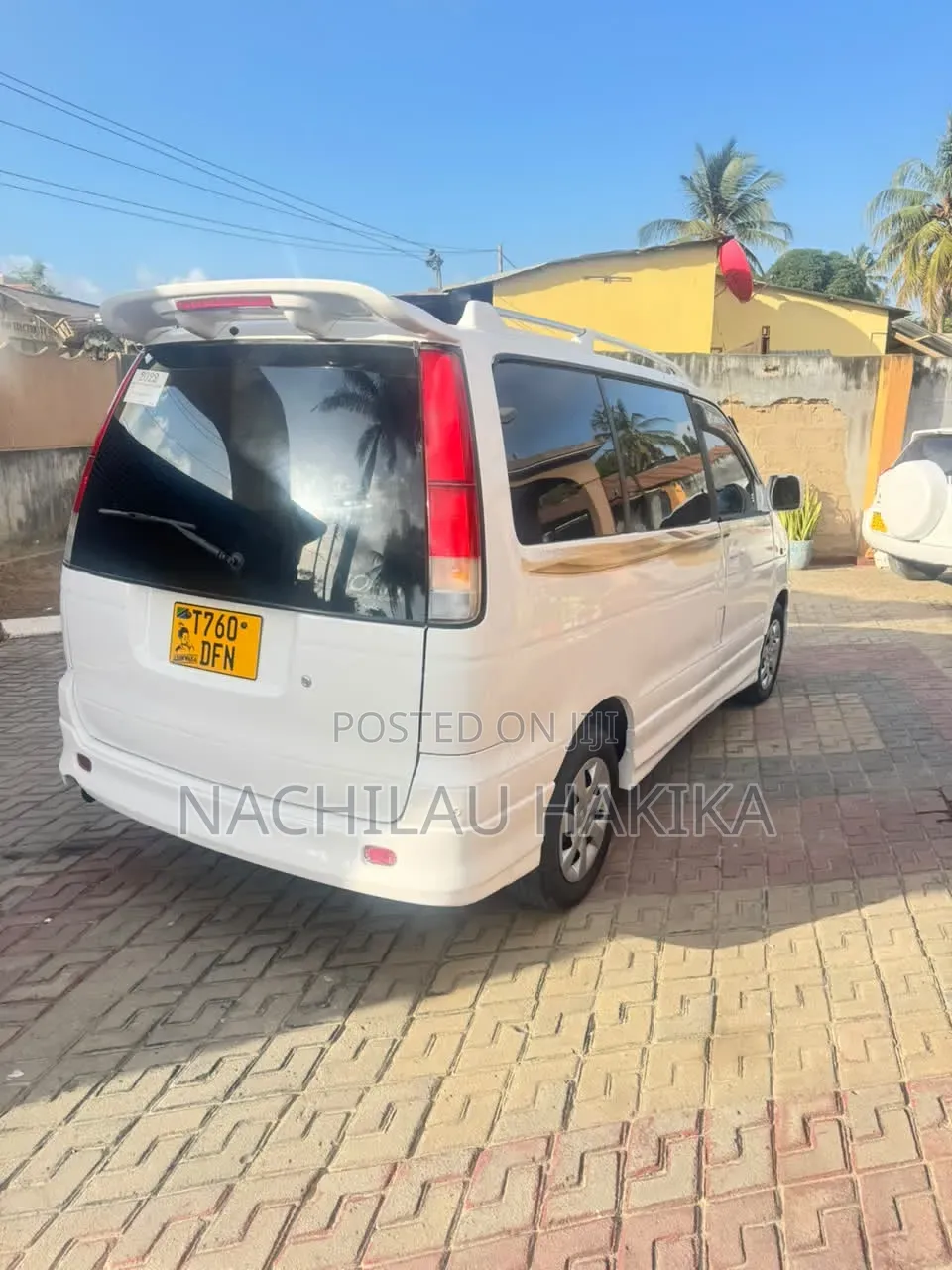 Toyota Noah 2001 White