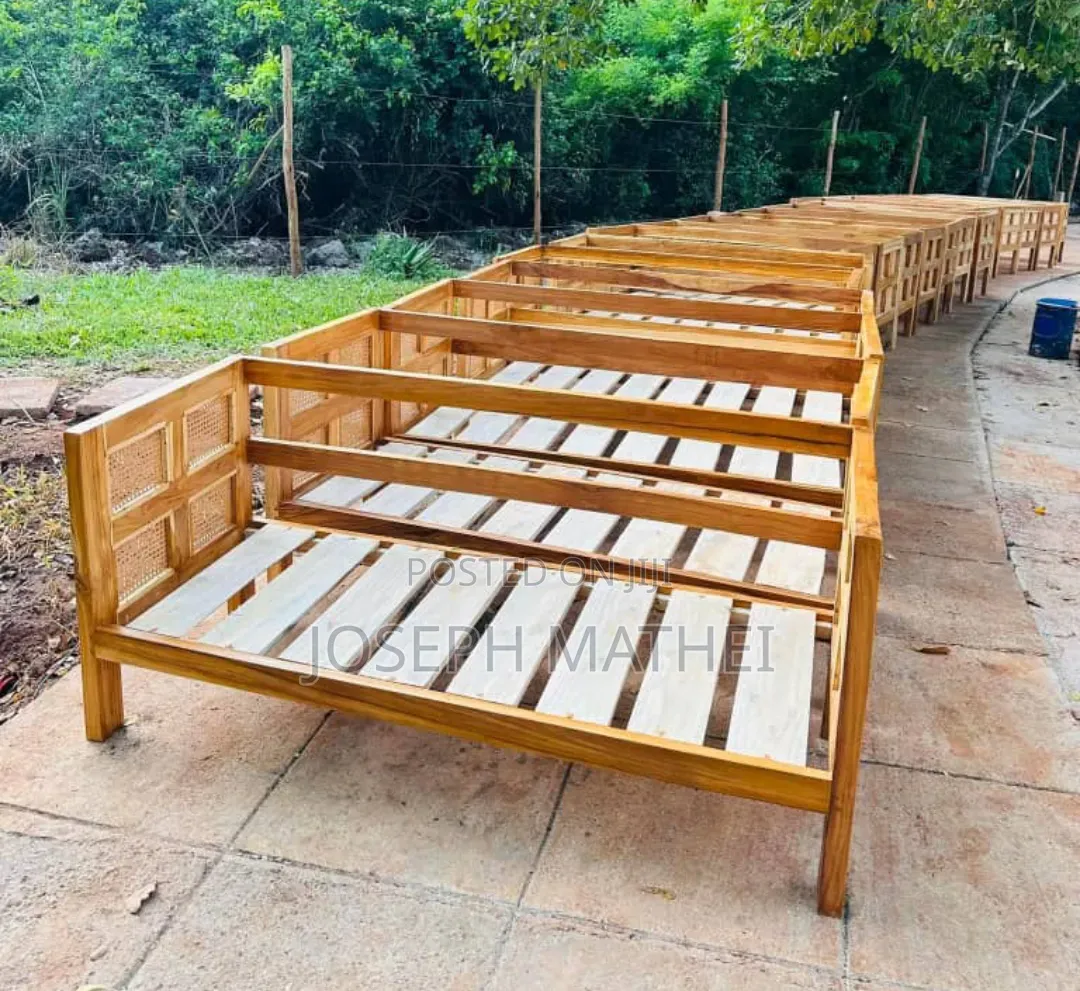 Bed Hard Wood 3/6