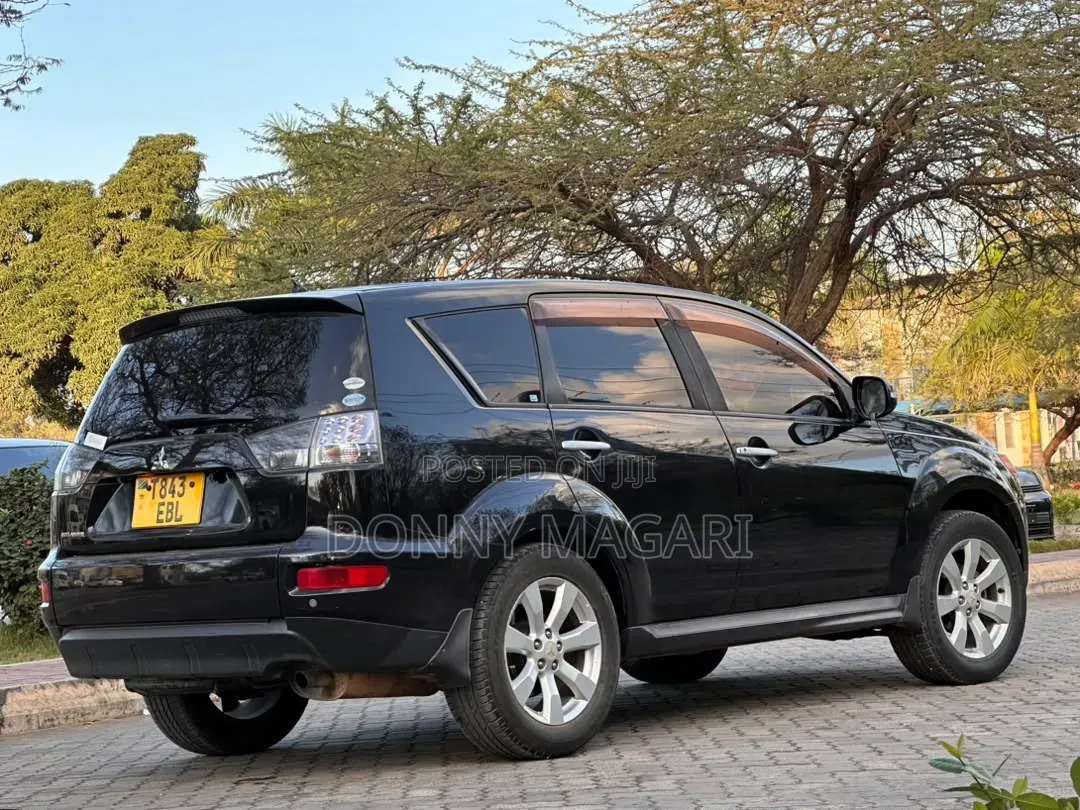 Mitsubishi Outlander 2011 Black