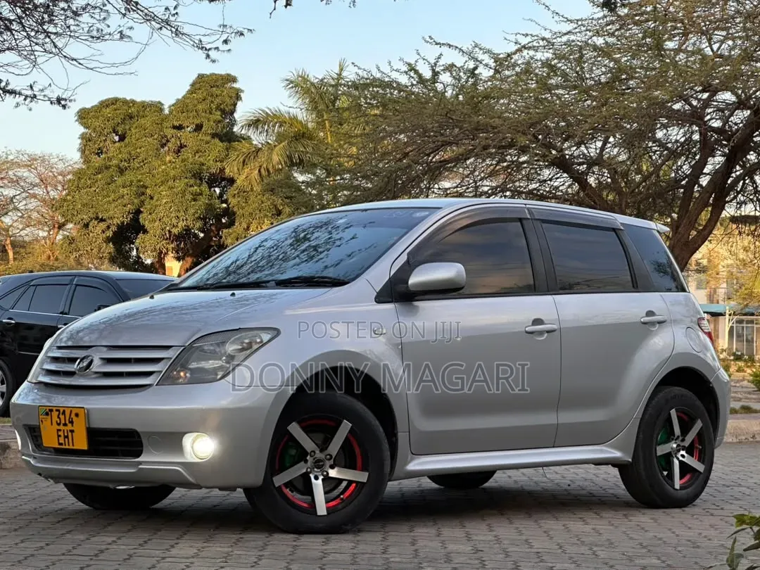 Toyota IST 2006 Silver