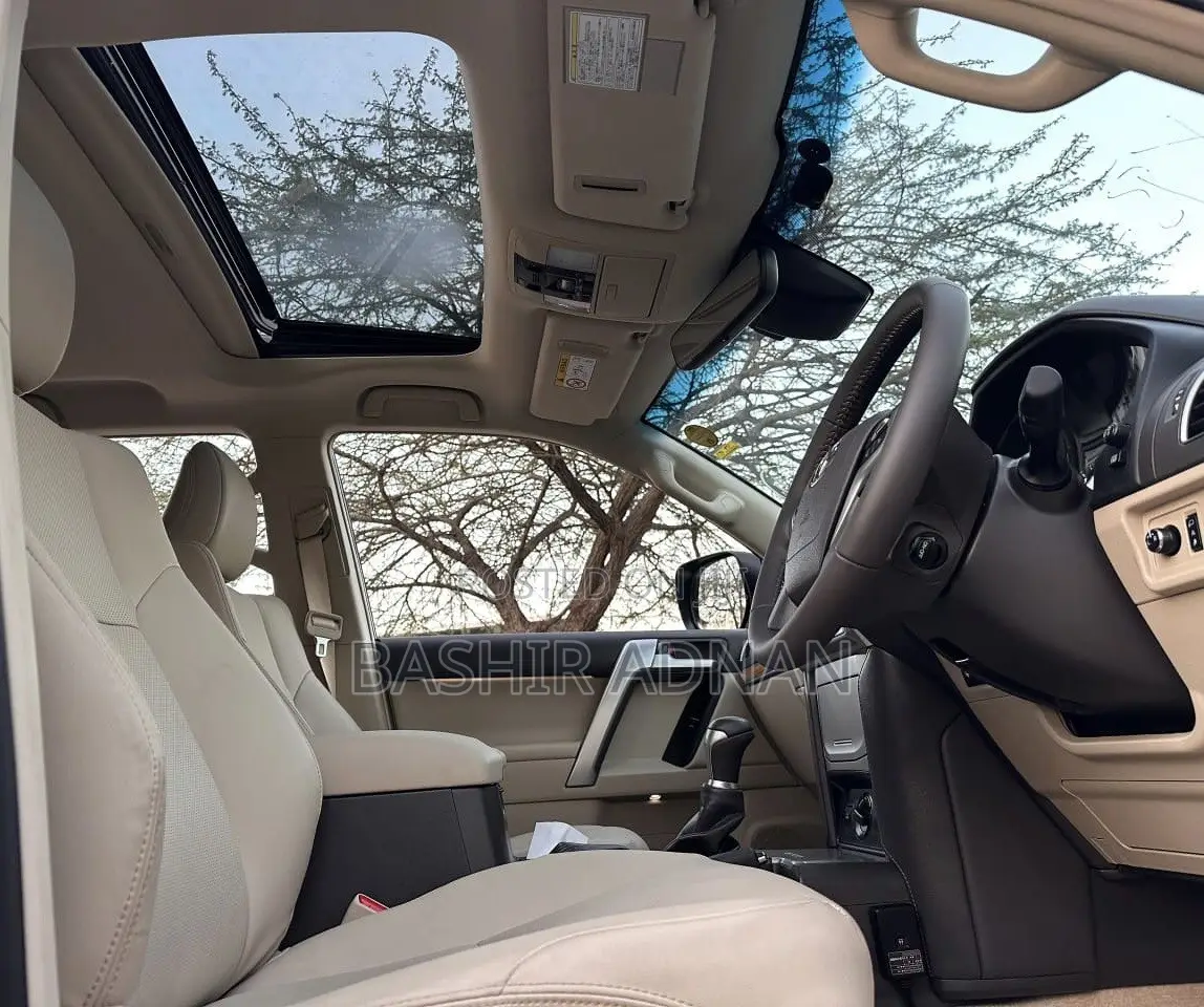 Toyota Land Cruiser Prado 2.7 2023 Off white
