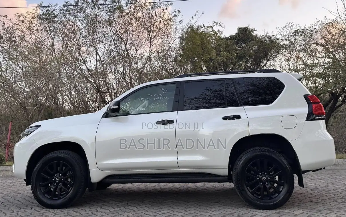 Toyota Land Cruiser Prado 2.7 2023 Off white