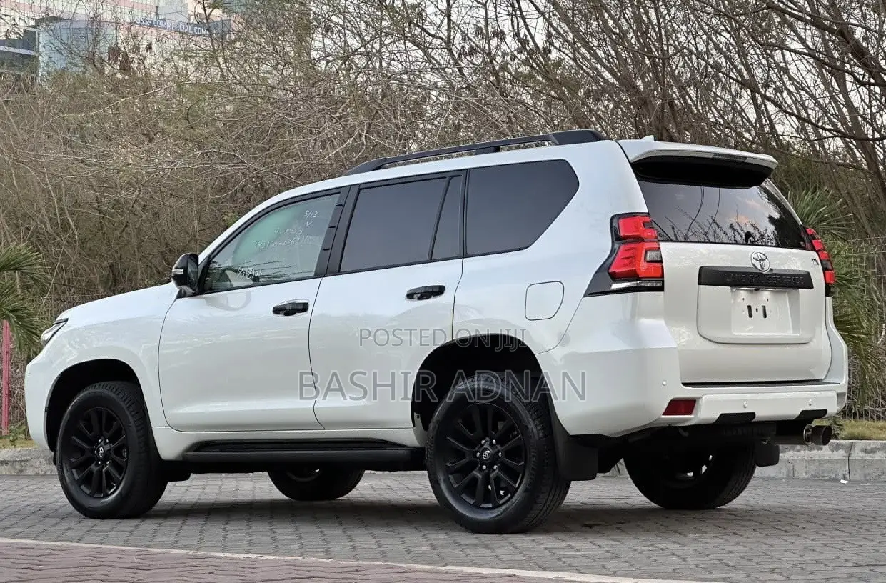 Toyota Land Cruiser Prado 2.7 2023 Off white