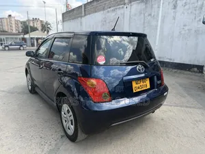 Toyota IST 2004 Blue