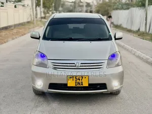 Toyota Raum 2004 Gray