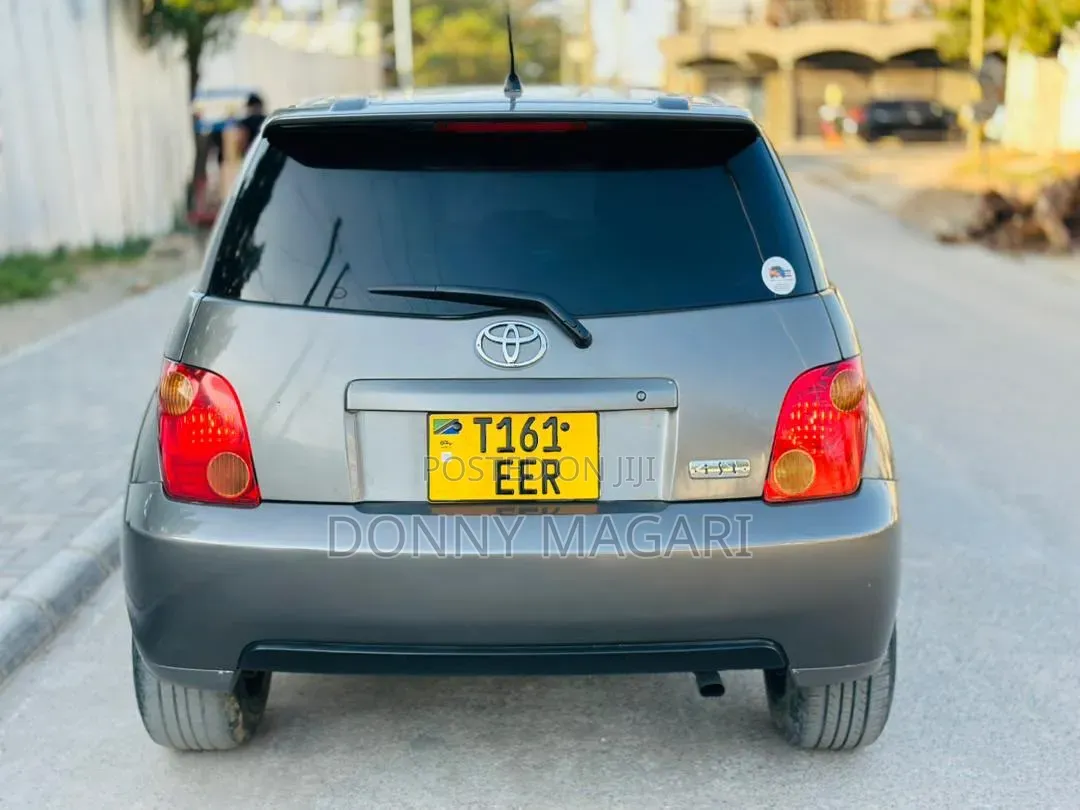Toyota IST 2005 Gray