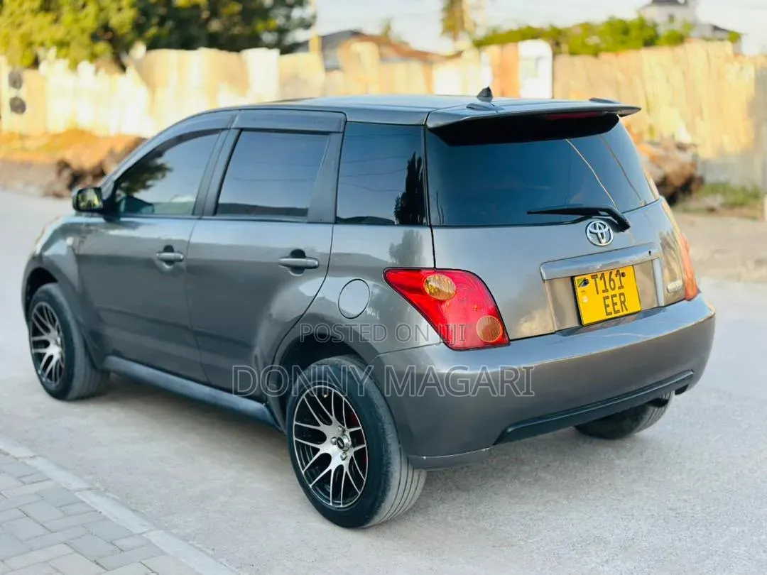Toyota IST 2005 Gray