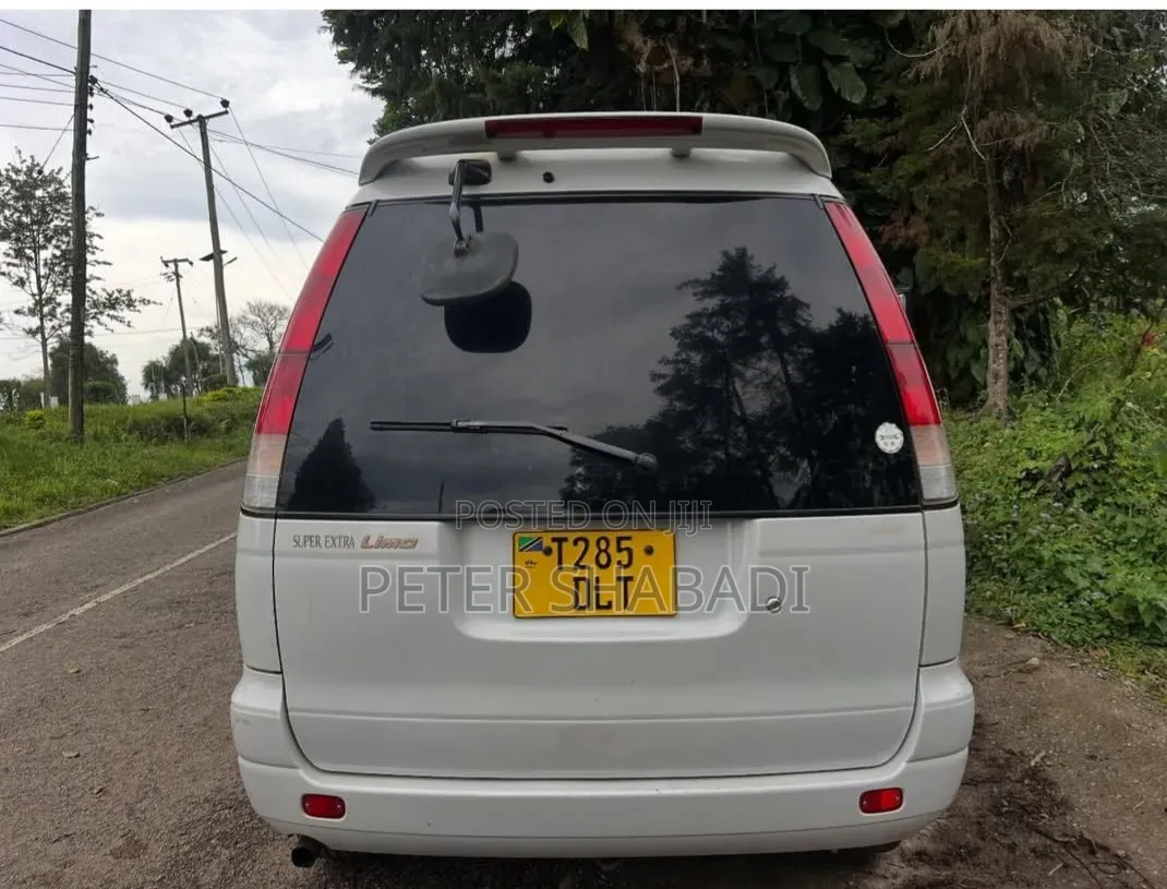 Toyota Noah 2001 White