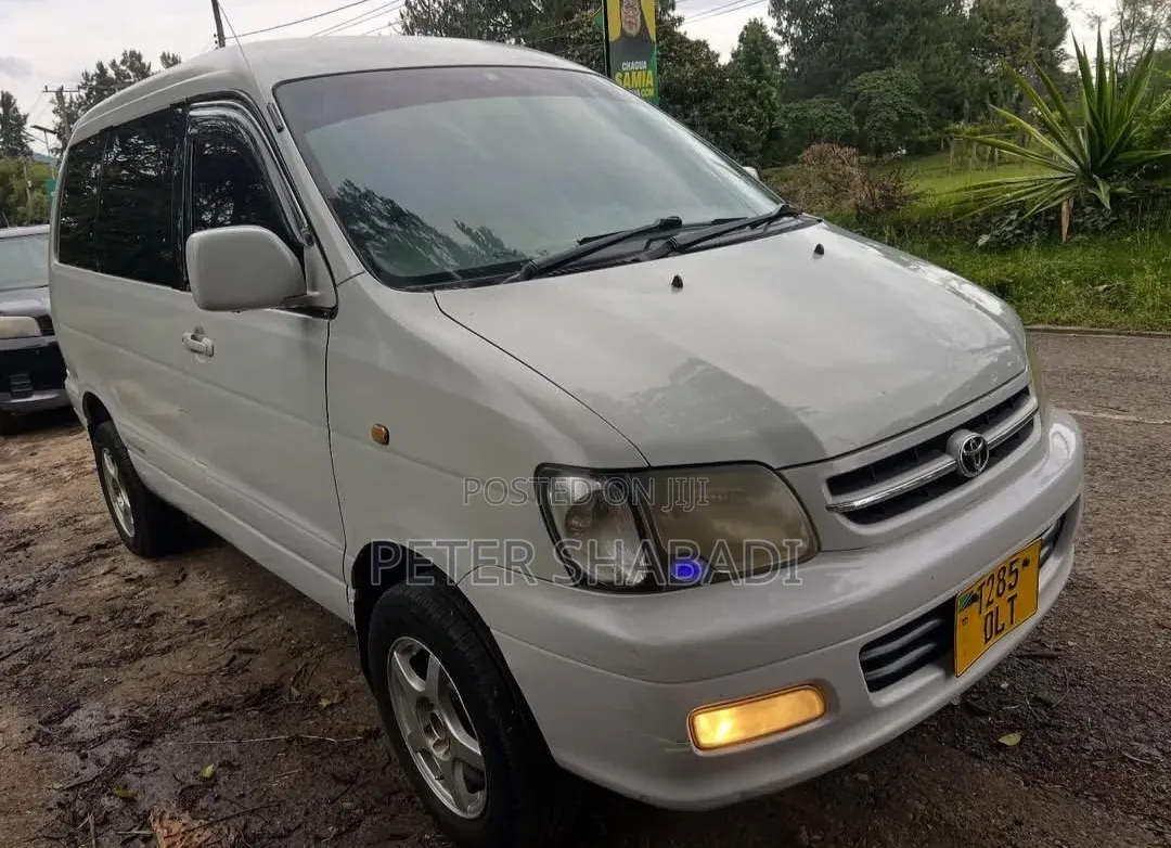 Toyota Noah 2001 White