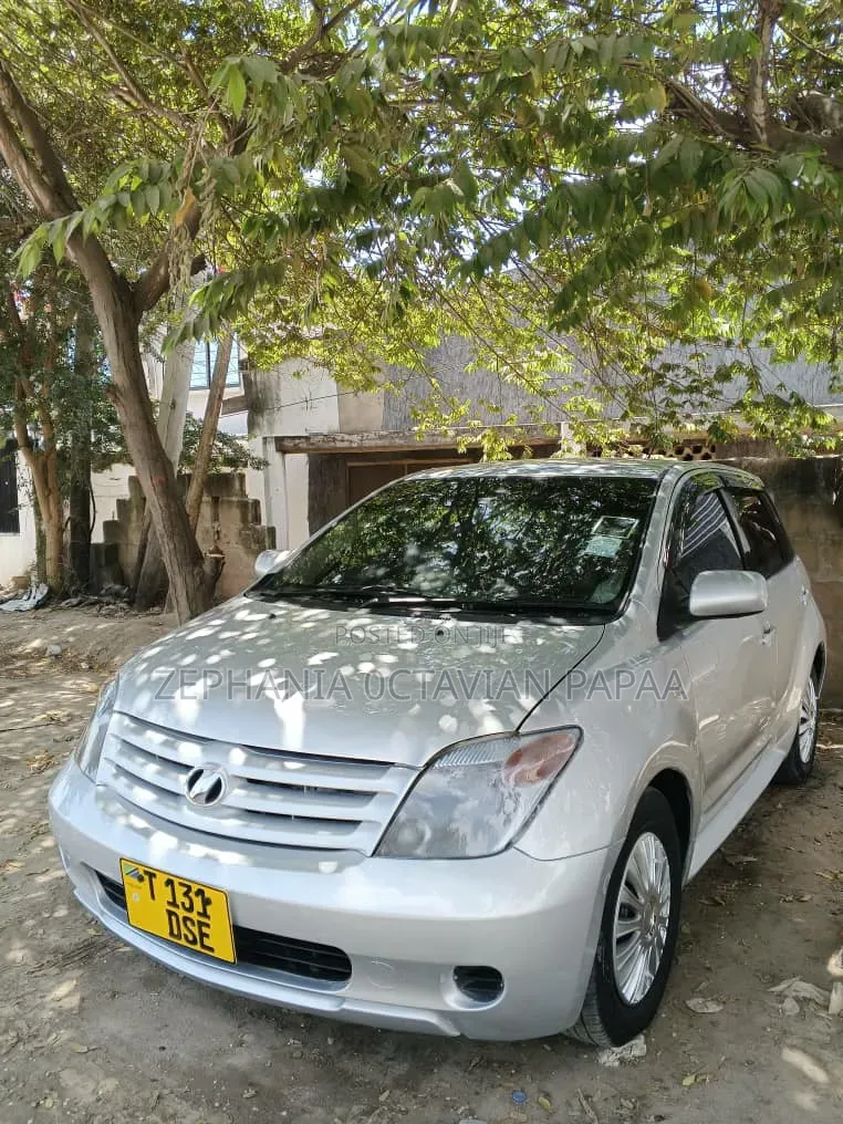 Toyota IST 2005 Silver