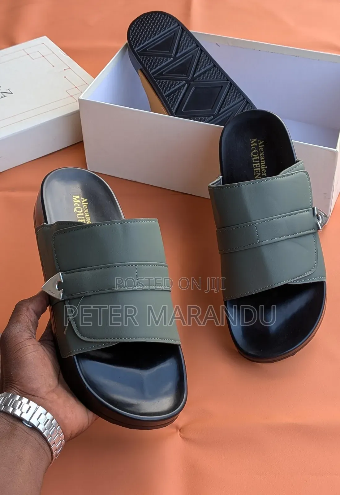 Slippers Za Ngozi Za Alexander McQueen Kwa Wanaume Wa Shoka!