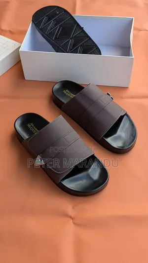 Slippers Za Ngozi Za Alexander McQueen Kwa Wanaume Wa Shoka!