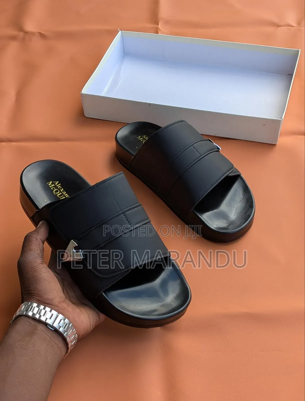 Slippers Za Ngozi Za Alexander McQueen Kwa Wanaume Wa Shoka!