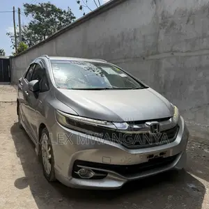 Honda Shuttle 1.5 Hybrid 4WD 2018 Silver