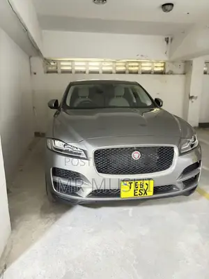 Jaguar F-Pace 20d Prestige AWD 2019 Gray