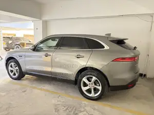 Jaguar F-Pace 20d Prestige AWD 2019 Gray