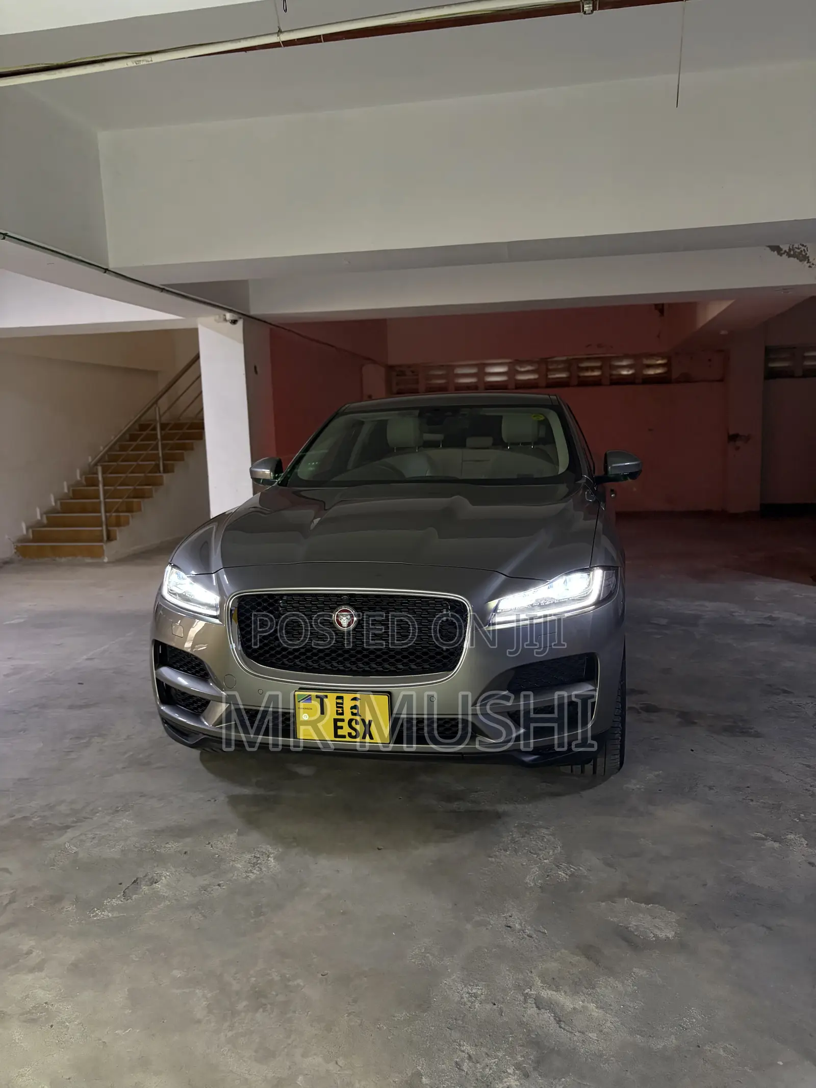 Jaguar F-Pace 20d Prestige AWD 2019 Gray