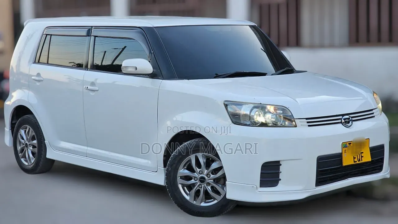 Toyota Corolla Rumion 2010 White