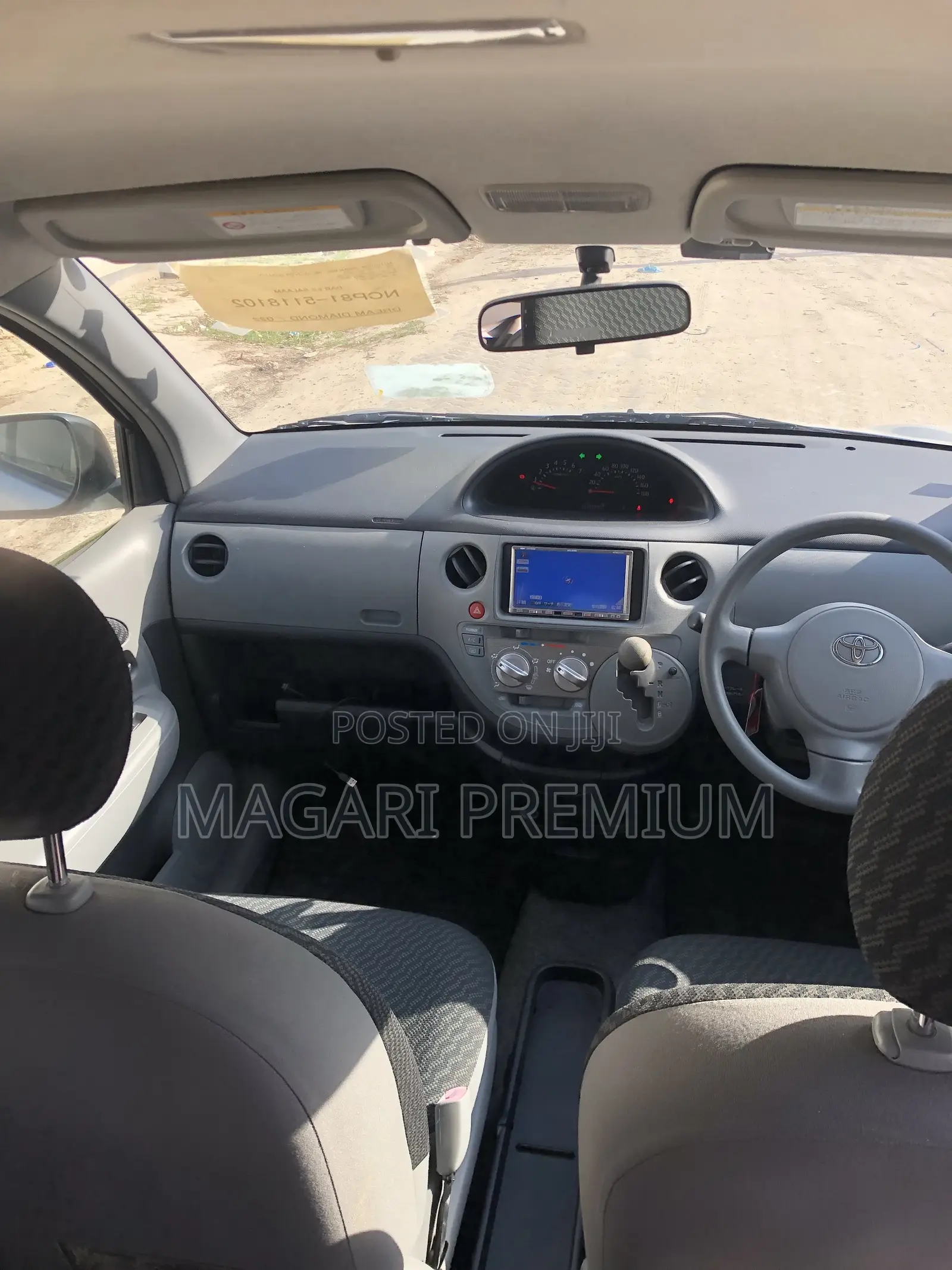 Toyota Sienta 1.5 FWD 2010 Silver