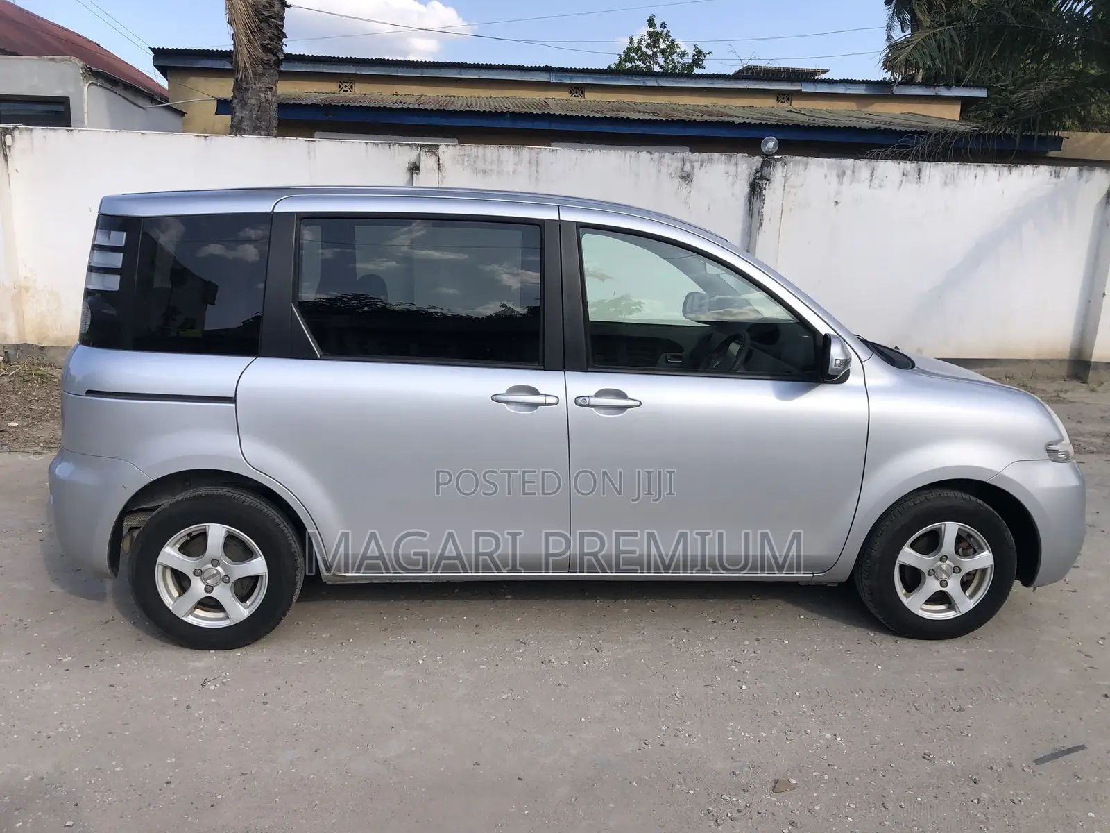 Toyota Sienta 1.5 FWD 2010 Silver
