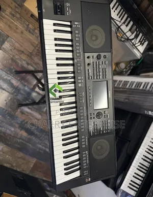 BRAND NEW YAMAHA PSR SX 920 With 61 Key Professional Digital Keyboard
