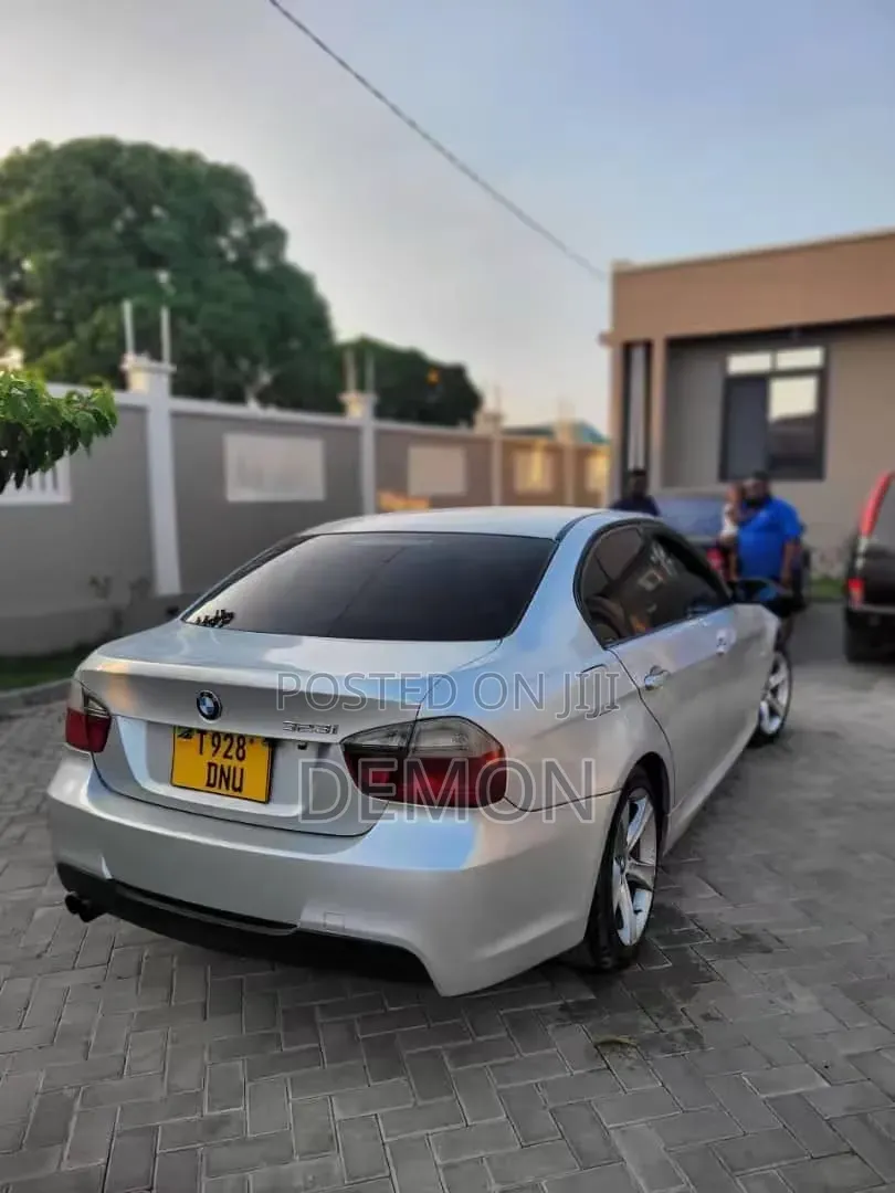 BMW 3 Series 325i RWD 2006 Silver
