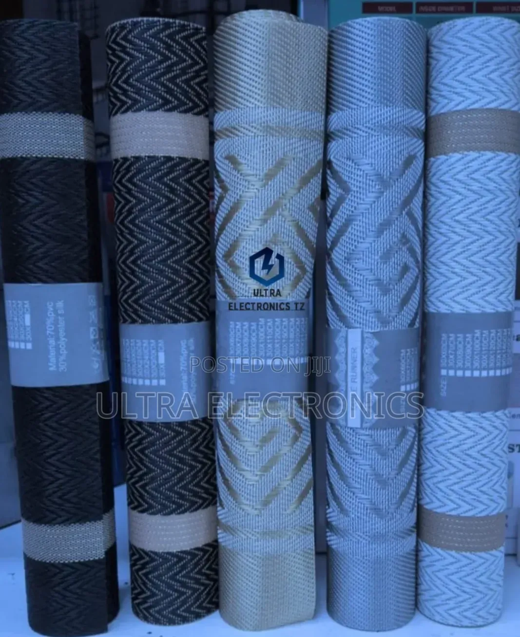 Classic Set of 1 Table Runner and 6 PC of Table Mats