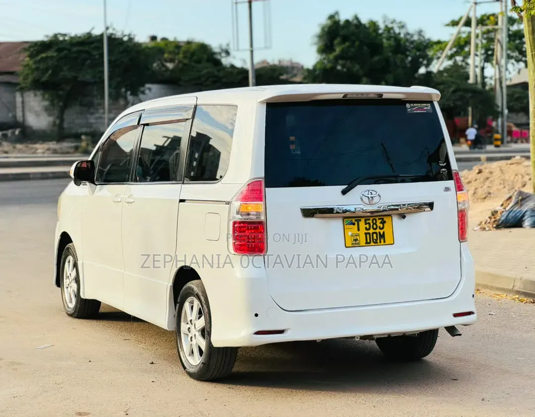 Toyota Noah 2008 White