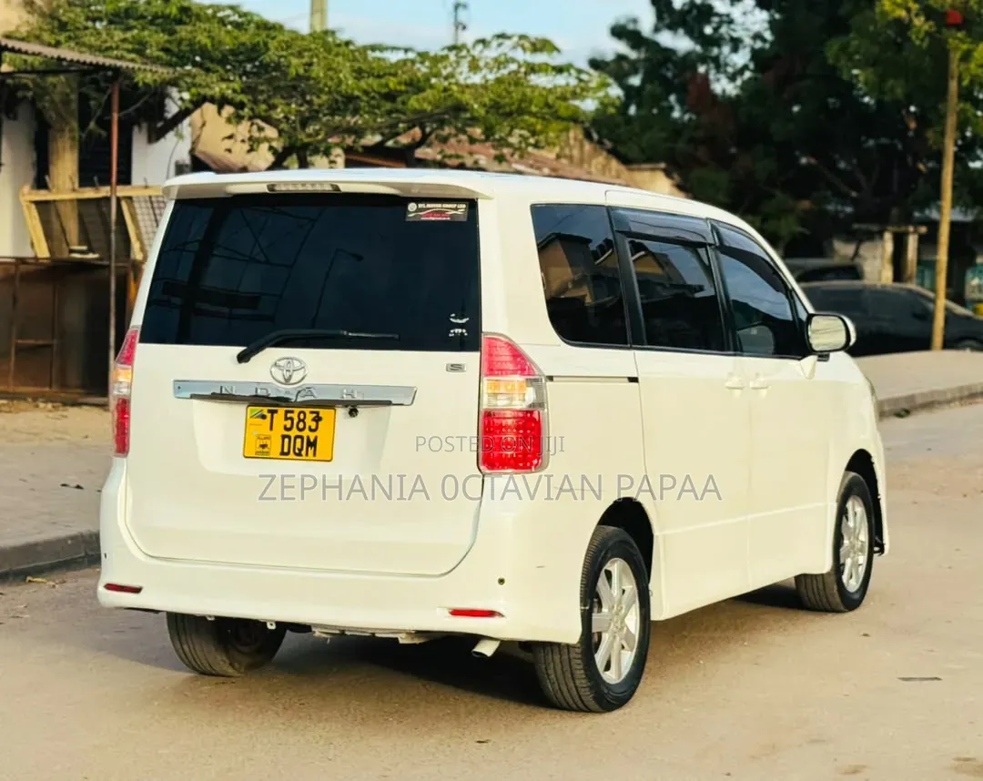 Toyota Noah 2008 White