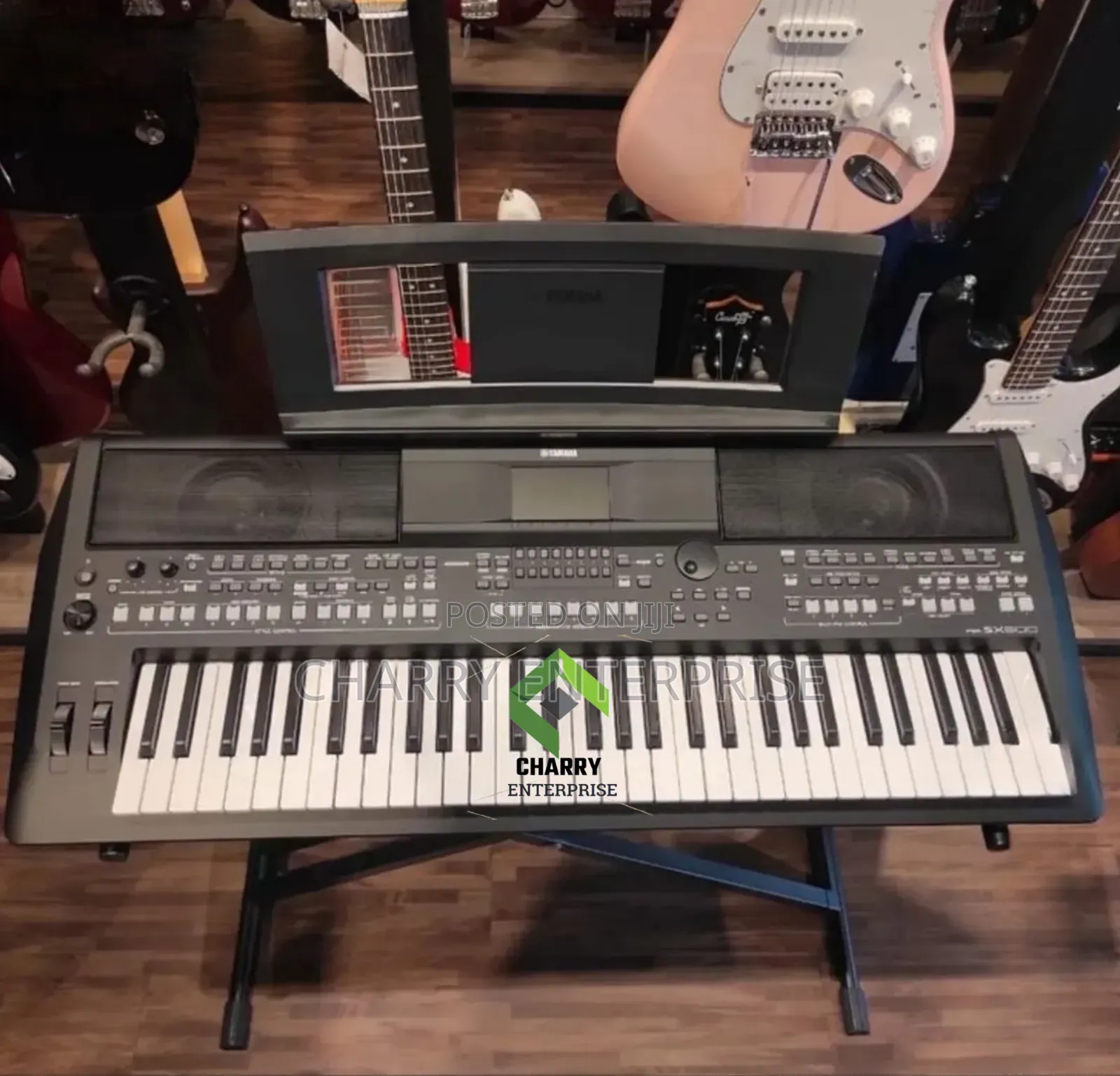 Yamaha PSR SX 600 Digital Keyboard 61 Keys