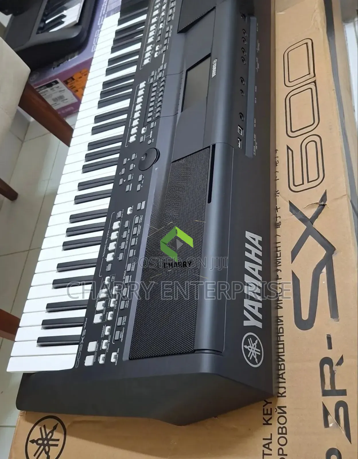Yamaha PSR SX 600 Digital Keyboard 61 Keys