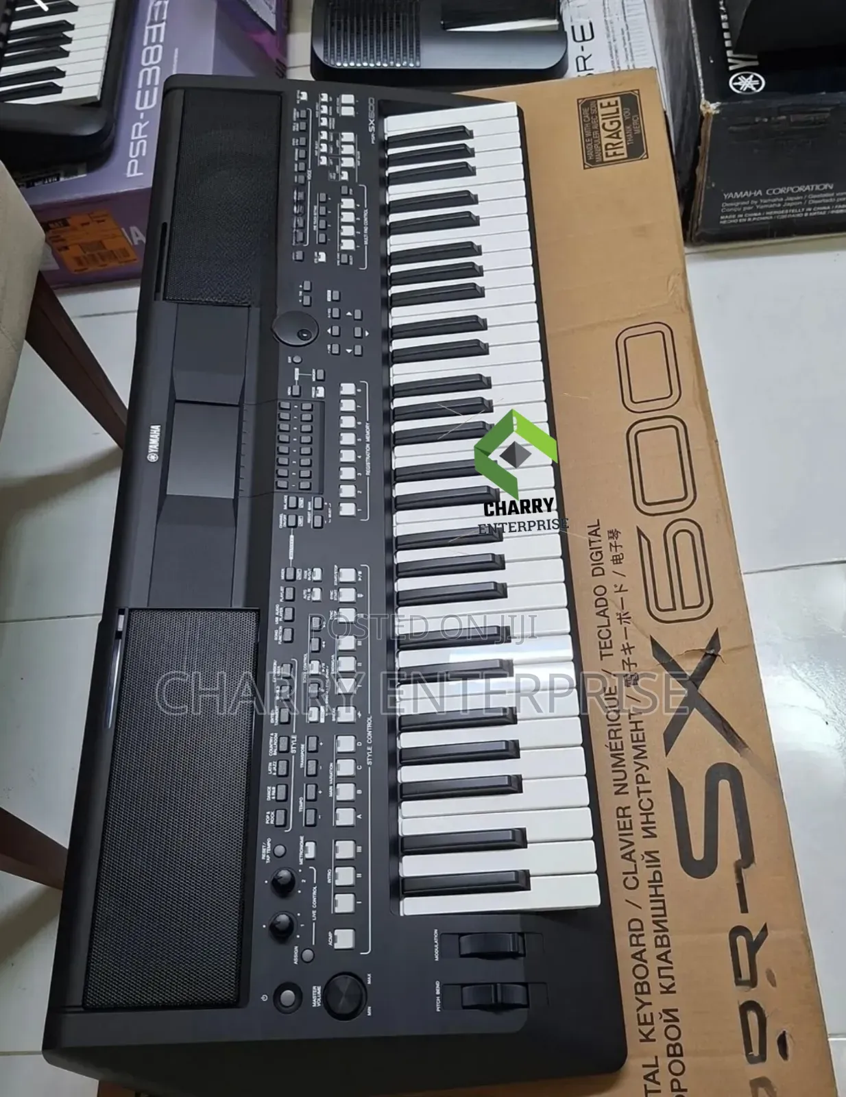 Yamaha PSR SX 600 Digital Keyboard 61 Keys