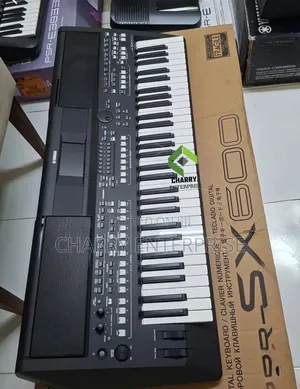 Yamaha PSR SX 600 Digital Keyboard 61 Keys