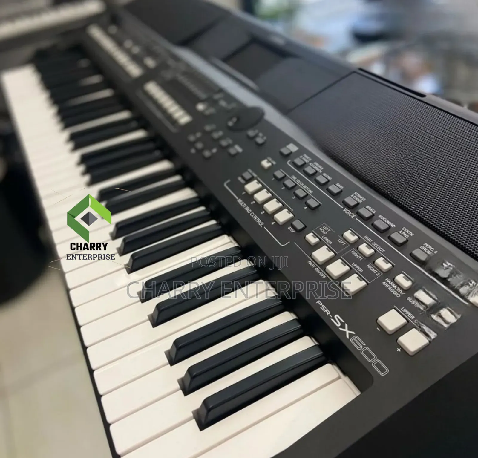 Yamaha PSR SX 600 Digital Keyboard 61 Keys