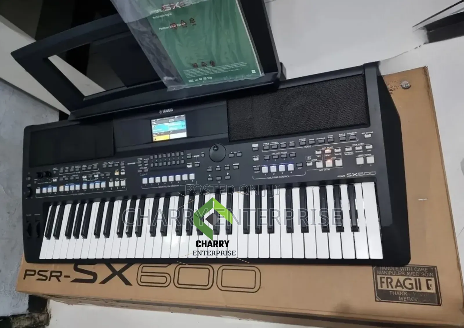 Yamaha PSR SX 600 Digital Keyboard 61 Keys