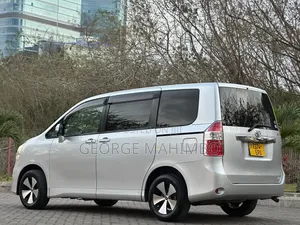 Toyota Noah 2008 Silver