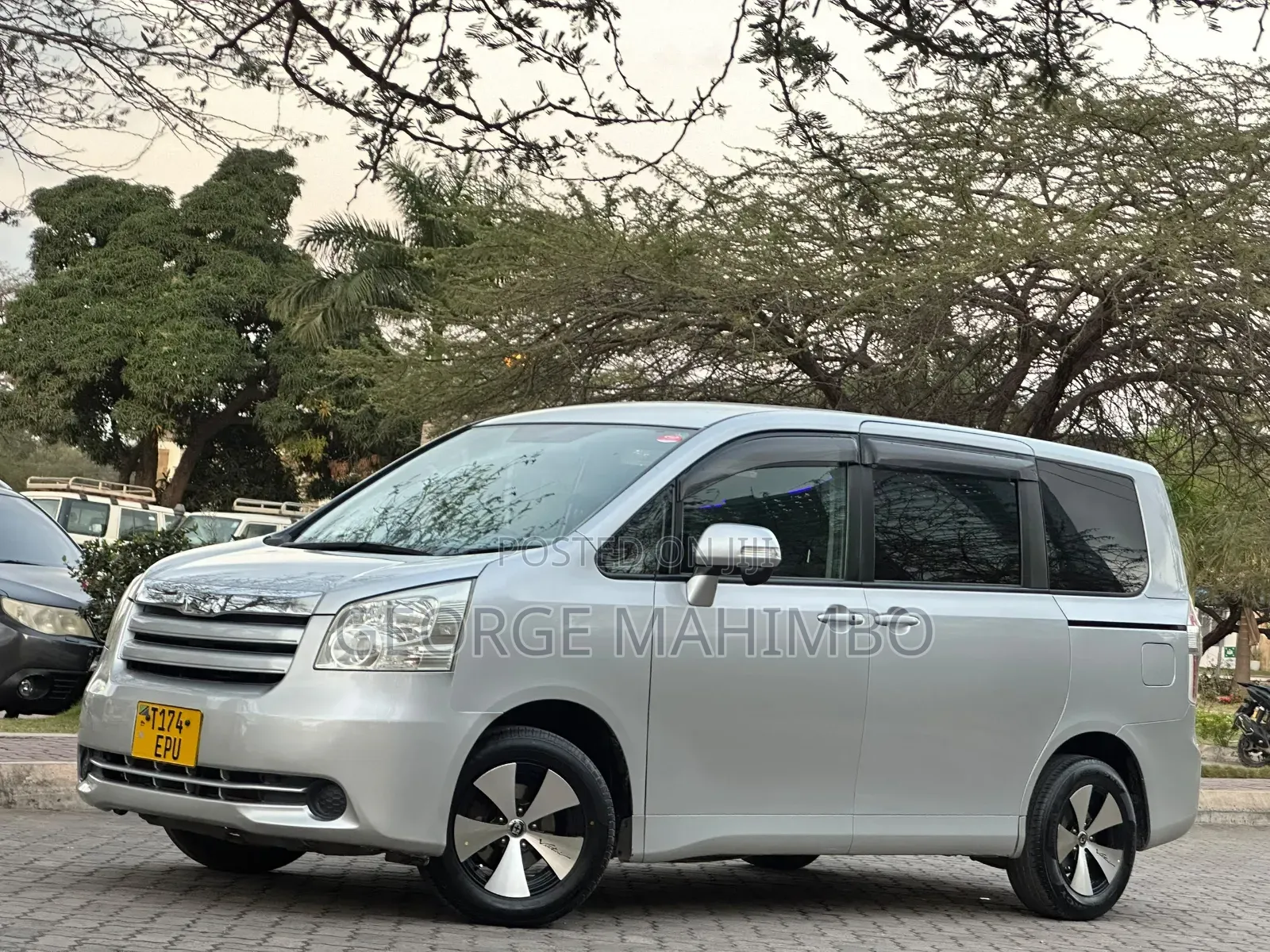 Toyota Noah 2008 Silver