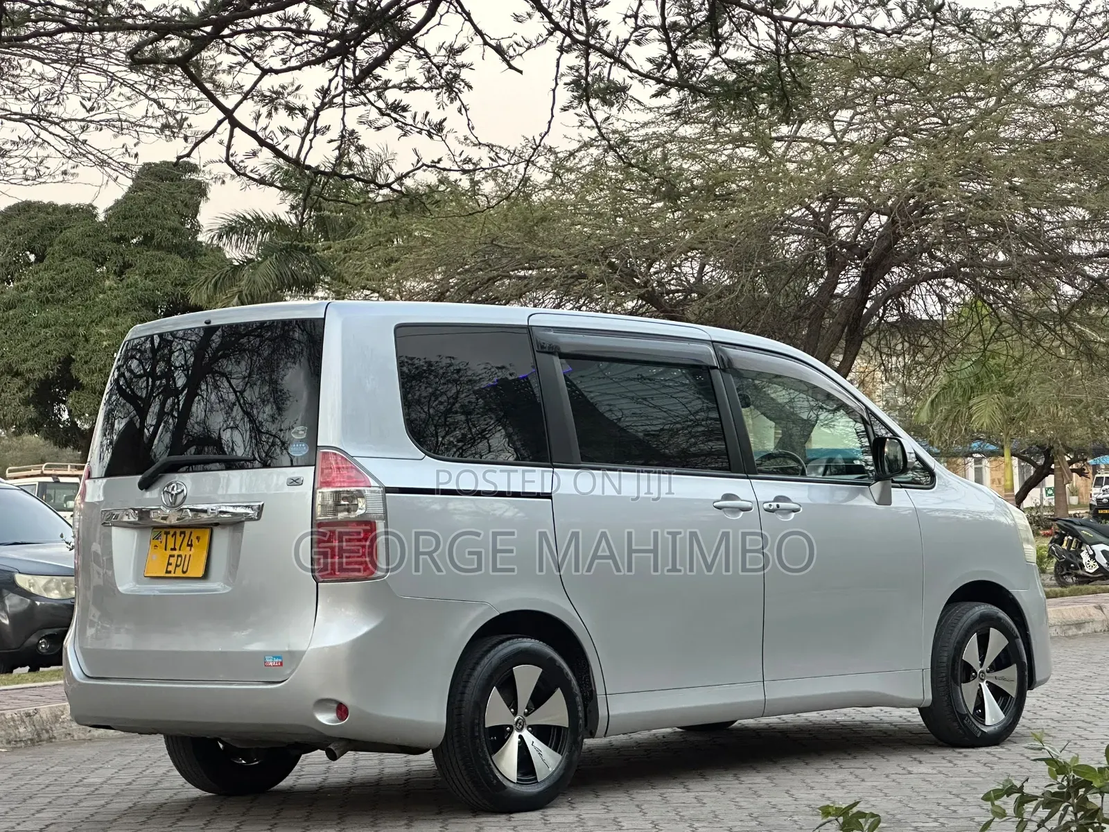 Toyota Noah 2008 Silver