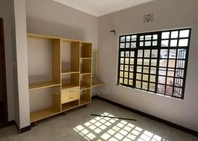3bdrm House in Central Business Area for rent