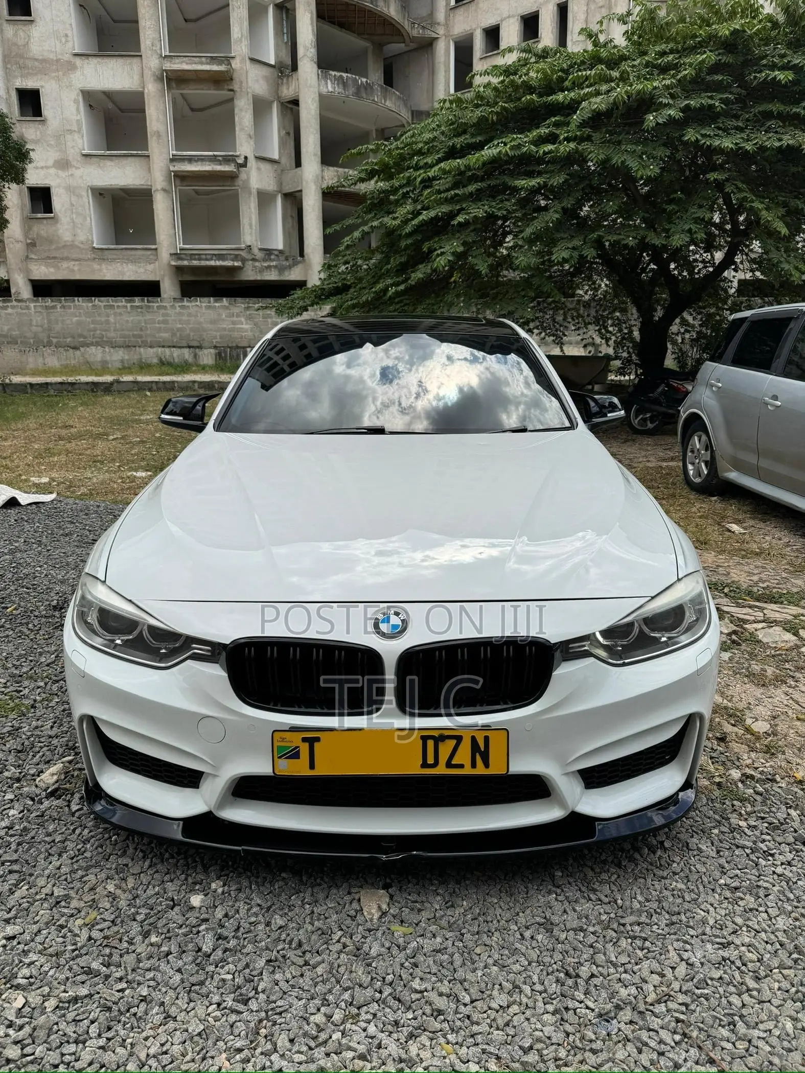 BMW 320i Sedan RWD 2012 White