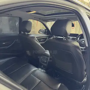 BMW 320i Sedan RWD 2012 White