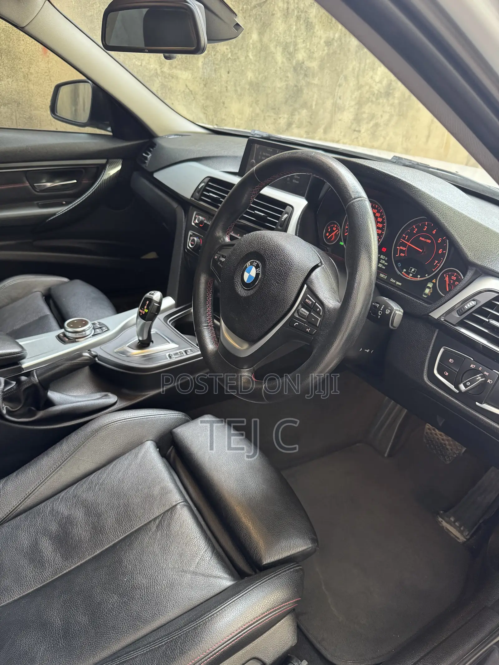BMW 320i Sedan RWD 2012 White