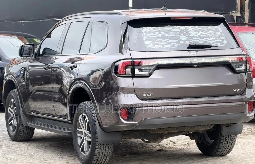 Ford Everest 2024 Gray