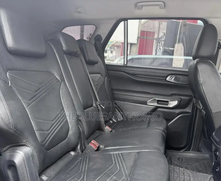 Ford Everest 2024 Gray