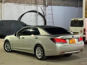 Toyota Crown 2016 Silver