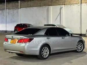 Toyota Crown 2016 Silver