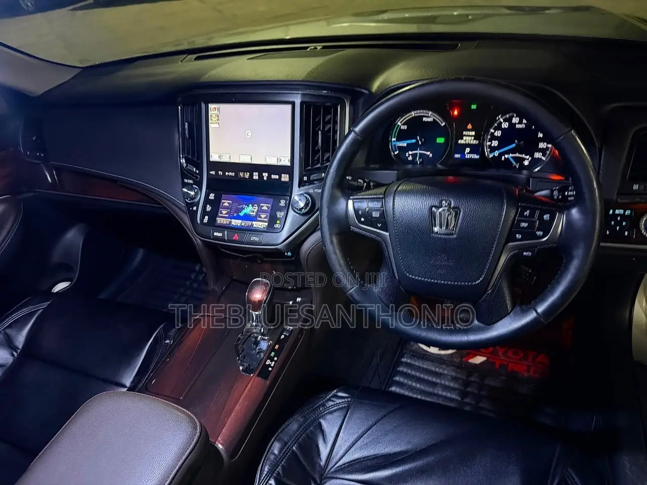 Toyota Crown 2016 Silver