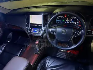 Toyota Crown 2016 Silver